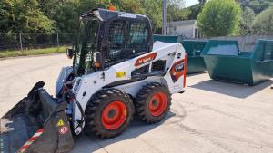 Bobcat a kontajnery